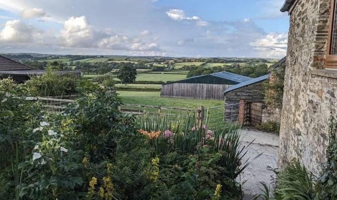 Cornish countryside beside the stone barn at Broad Beauty